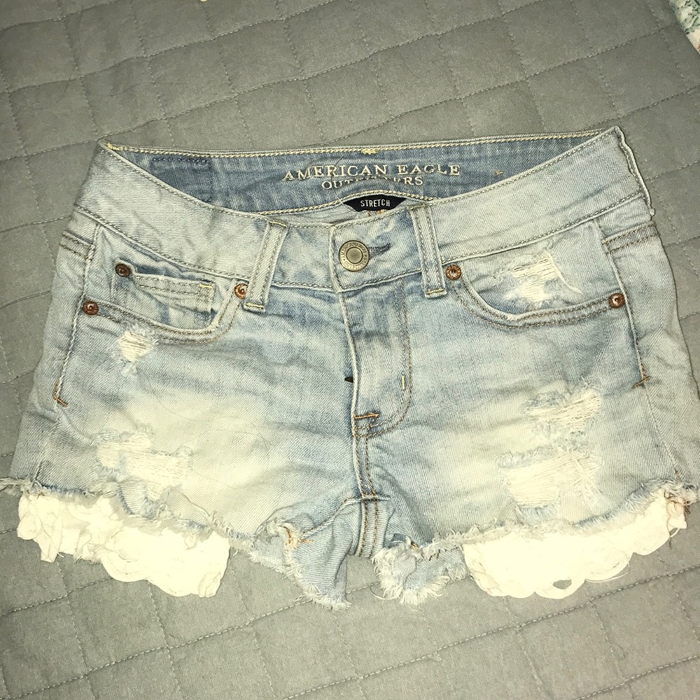 Denim shorts w/ long pockets